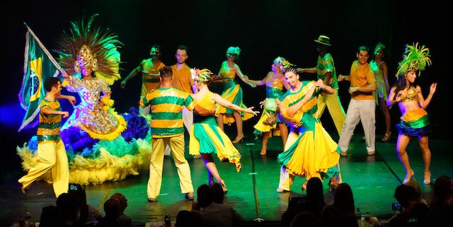 Carlinhos De Jesus Leva Brasilidade à Colômbia Com Espetáculo